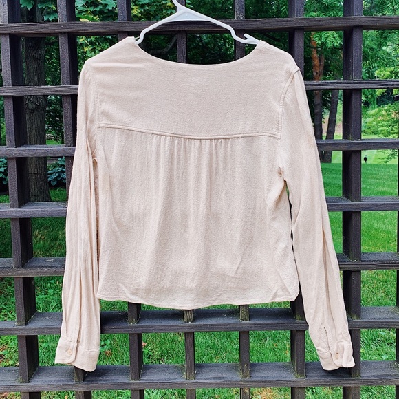 Aritzia TNA Pale Blouse - Picture 2 of 4
